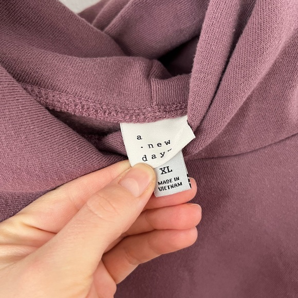 A New Day hoodie - Picture 3 of 3